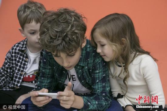 外報：一天滑手機80次 孩子網(wǎng)癮過高怎么辦？